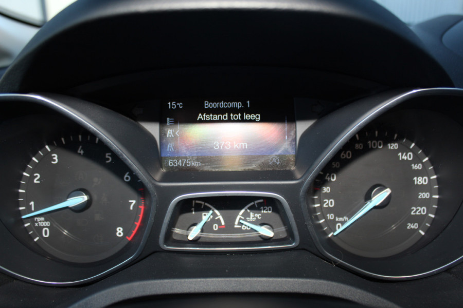 Ford C-MAX 1.0-125pk Titanium. Erg goed onderhouden hoogzitter, afkomstig van de 1e eig. Autm. airco dual, cruise control, navigatie, telefoonvoorb., voorraamverw., trekhaak, all season banden rondom, camera, parkeersensoren v+a etc.