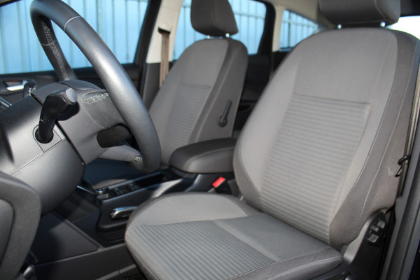 Ford C-MAX 1.0-125pk Titanium. Erg goed onderhouden hoogzitter, afkomstig van de 1e eig. Autm. airco dual, cruise control, navigatie, telefoonvoorb., voorraamverw., trekhaak, all season banden rondom, camera, parkeersensoren v+a etc.