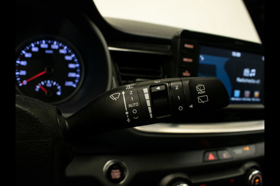 Kia Stonic 1.0 T-GDi DynamicLine Sport (APPLE CARPLAY,NAVI,CAMERA,CLIMATE,CRUISE,GETINT,LED,LANE ASSIST,SPORTSTOELEN,LM VELGEN)