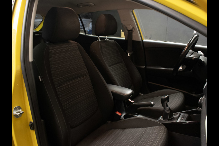 Kia Stonic 1.0 T-GDi DynamicLine Sport (APPLE CARPLAY,NAVI,CAMERA,CLIMATE,CRUISE,GETINT,LED,LANE ASSIST,SPORTSTOELEN,LM VELGEN)