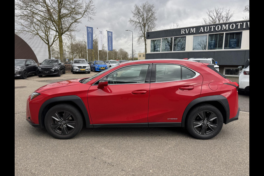 Lexus UX 250h Business Line VAN: 24.900,- VOOR: 22.877,- UW LENTEVOORDEEL: 2.023,- | RIJKLAARPRIJS incl. 12mnd BOVAG GARANTIE