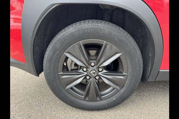 Lexus UX 250h Business Line VAN: 24.900,- VOOR: 22.877,- UW LENTEVOORDEEL: 2.023,- | RIJKLAARPRIJS incl. 12mnd BOVAG GARANTIE