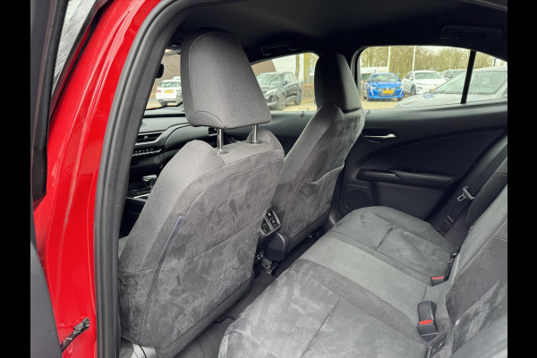 Lexus UX 250h Business Line VAN: 24.900,- VOOR: 22.877,- UW LENTEVOORDEEL: 2.023,- | RIJKLAARPRIJS incl. 12mnd BOVAG GARANTIE