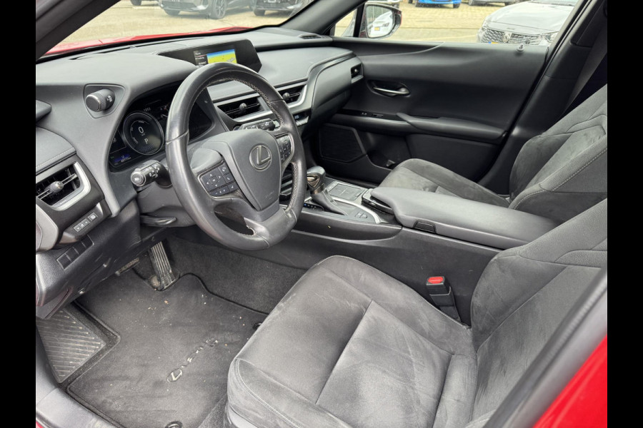 Lexus UX 250h Business Line VAN: 24.900,- VOOR: 22.877,- UW LENTEVOORDEEL: 2.023,- | RIJKLAARPRIJS incl. 12mnd BOVAG GARANTIE