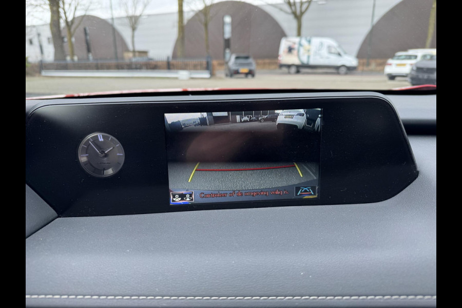 Lexus UX 250h Business Line VAN: 24.900,- VOOR: 22.877,- UW LENTEVOORDEEL: 2.023,- | RIJKLAARPRIJS incl. 12mnd BOVAG GARANTIE