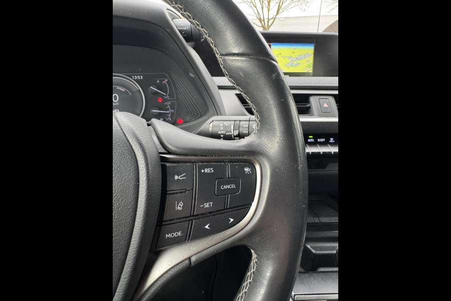 Lexus UX 250h Business Line VAN: 24.900,- VOOR: 22.877,- UW LENTEVOORDEEL: 2.023,- | RIJKLAARPRIJS incl. 12mnd BOVAG GARANTIE