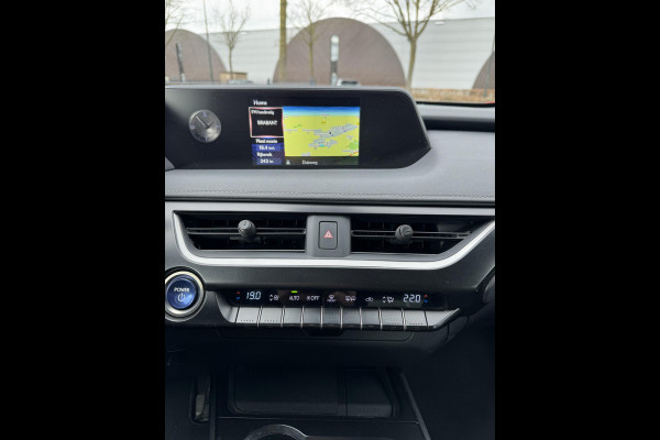 Lexus UX 250h Business Line VAN: 24.900,- VOOR: 22.877,- UW LENTEVOORDEEL: 2.023,- | RIJKLAARPRIJS incl. 12mnd BOVAG GARANTIE