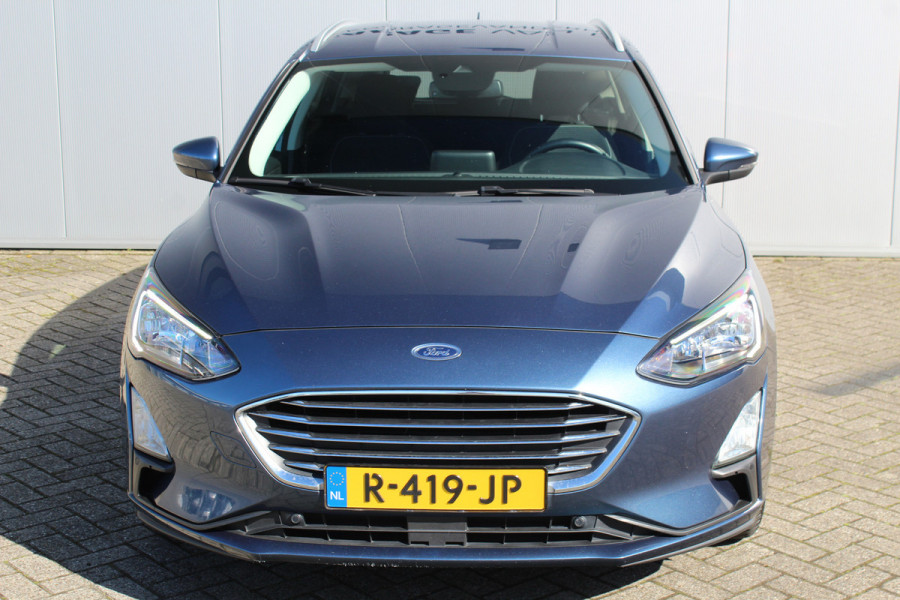 Ford FOCUS Wagon 1.0-155pk EcoBoost Titanium. Erg nette en goed onderhouden wagen met slechts 60.000km. Autm. airco dual, camera, stoel-, stuur- en voorraamverwarming, trekhaak, LM wielen, metallic lak, navigatie, telefoonvoorb. etc.