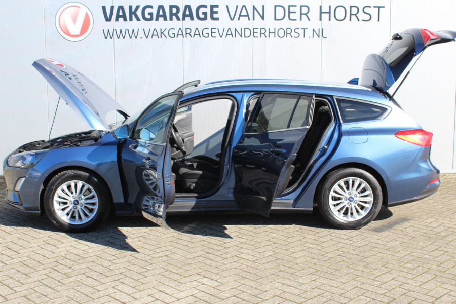 Ford FOCUS Wagon 1.0-155pk EcoBoost Titanium. Erg nette en goed onderhouden wagen met slechts 60.000km. Autm. airco dual, camera, stoel-, stuur- en voorraamverwarming, trekhaak, LM wielen, metallic lak, navigatie, telefoonvoorb. etc.
