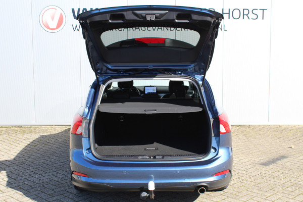 Ford FOCUS Wagon 1.0-155pk EcoBoost Titanium. Erg nette en goed onderhouden wagen met slechts 60.000km. Autm. airco dual, camera, stoel-, stuur- en voorraamverwarming, trekhaak, LM wielen, metallic lak, navigatie, telefoonvoorb. etc.