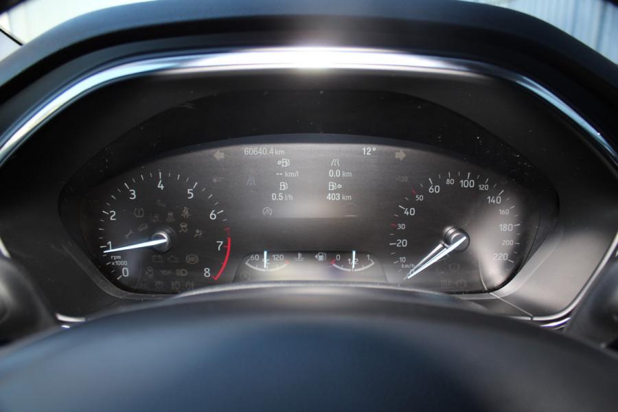 Ford FOCUS Wagon 1.0-155pk EcoBoost Titanium. Erg nette en goed onderhouden wagen met slechts 60.000km. Autm. airco dual, camera, stoel-, stuur- en voorraamverwarming, trekhaak, LM wielen, metallic lak, navigatie, telefoonvoorb. etc.