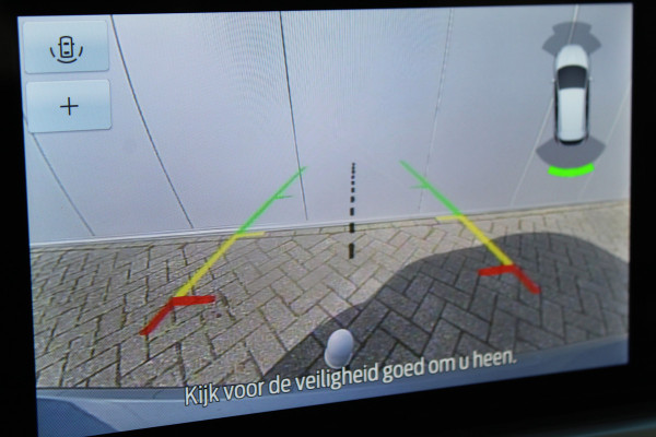 Ford FOCUS Wagon 1.0-155pk EcoBoost Titanium. Erg nette en goed onderhouden wagen met slechts 60.000km. Autm. airco dual, camera, stoel-, stuur- en voorraamverwarming, trekhaak, LM wielen, metallic lak, navigatie, telefoonvoorb. etc.