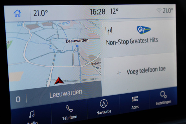 Ford FOCUS Wagon 1.0-155pk EcoBoost Titanium. Erg nette en goed onderhouden wagen met slechts 60.000km. Autm. airco dual, camera, stoel-, stuur- en voorraamverwarming, trekhaak, LM wielen, metallic lak, navigatie, telefoonvoorb. etc.