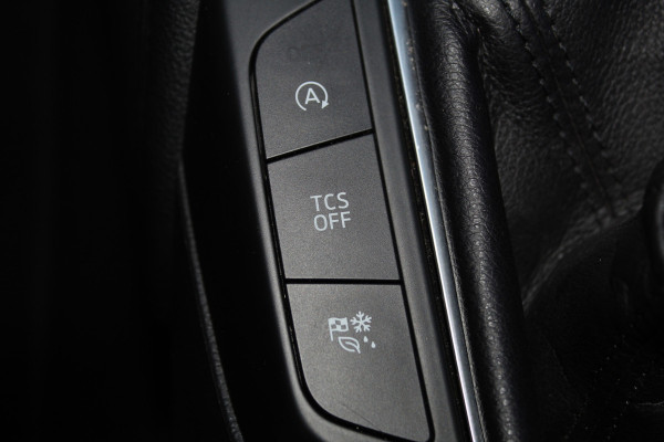 Ford FOCUS Wagon 1.0-155pk EcoBoost Titanium. Erg nette en goed onderhouden wagen met slechts 60.000km. Autm. airco dual, camera, stoel-, stuur- en voorraamverwarming, trekhaak, LM wielen, metallic lak, navigatie, telefoonvoorb. etc.