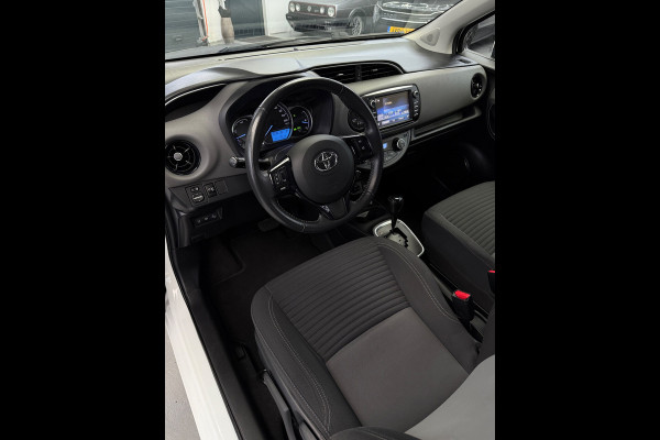 Toyota Yaris 1.5 Hybrid Bi-Tone Bluetooth