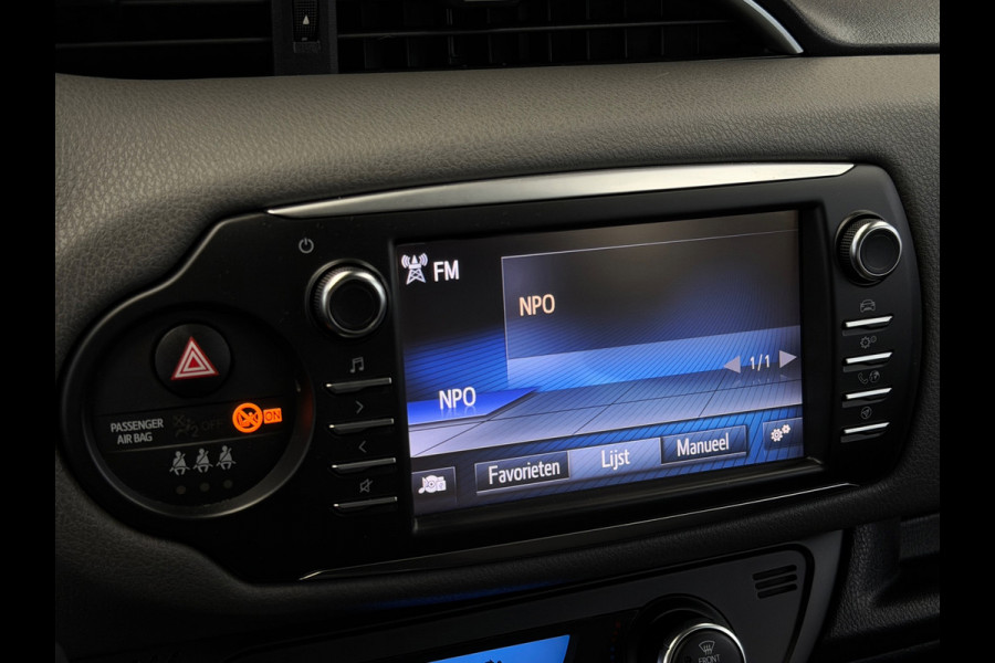Toyota Yaris 1.5 Hybrid Bi-Tone Bluetooth