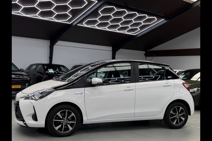 Toyota Yaris 1.5 Hybrid Bi-Tone Bluetooth