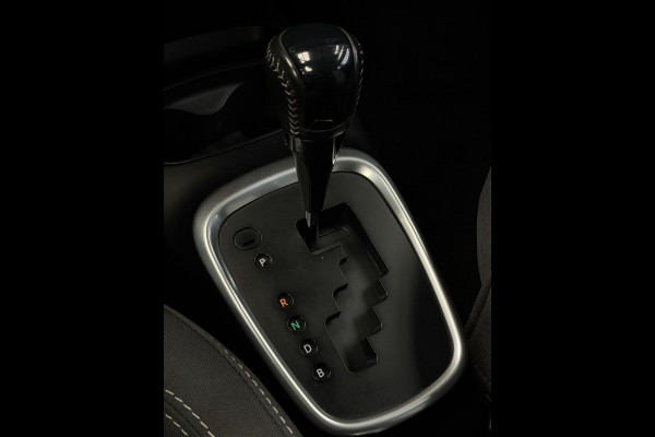 Toyota Yaris 1.5 Hybrid Bi-Tone Bluetooth