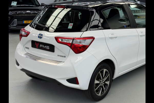 Toyota Yaris 1.5 Hybrid Bi-Tone Bluetooth