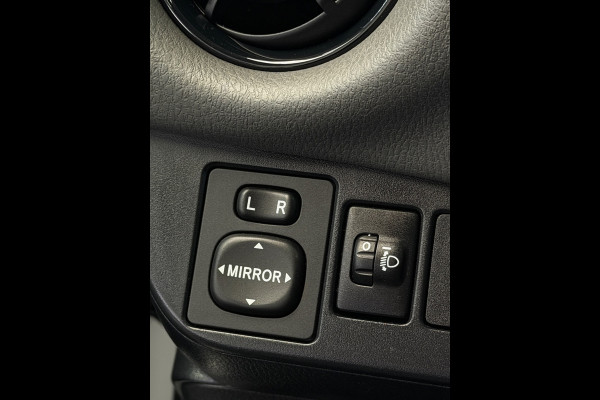 Toyota Yaris 1.5 Hybrid Bi-Tone Bluetooth