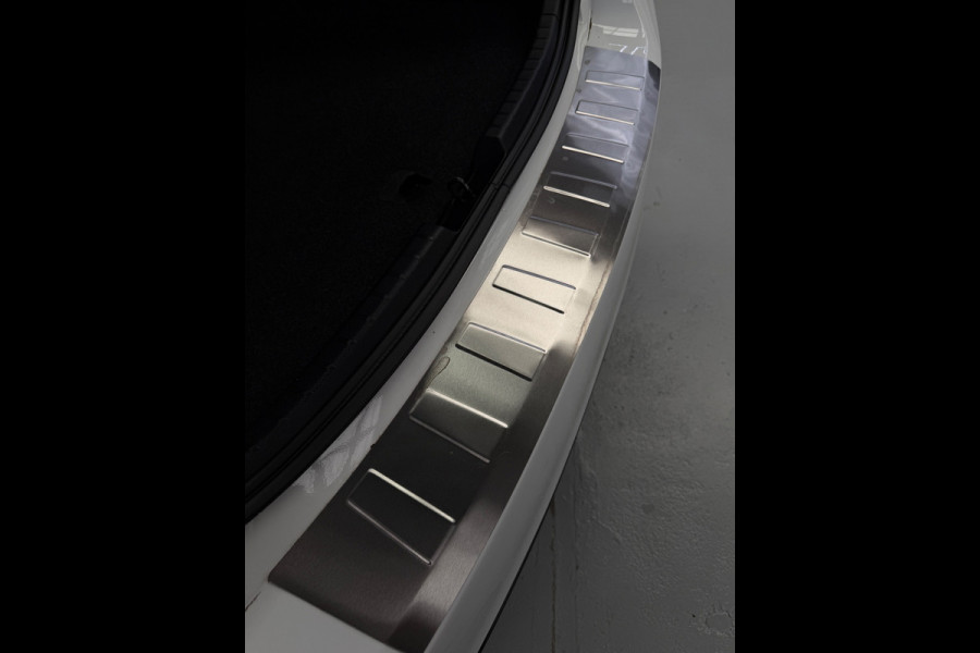 Toyota Yaris 1.5 Hybrid Bi-Tone Bluetooth