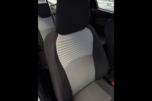 Toyota Yaris 1.5 Hybrid Bi-Tone Bluetooth