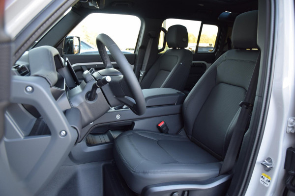 Land Rover Defender P300e 110 Dynamic SE Edition | Borasco Grey | Pano | Trekhaak