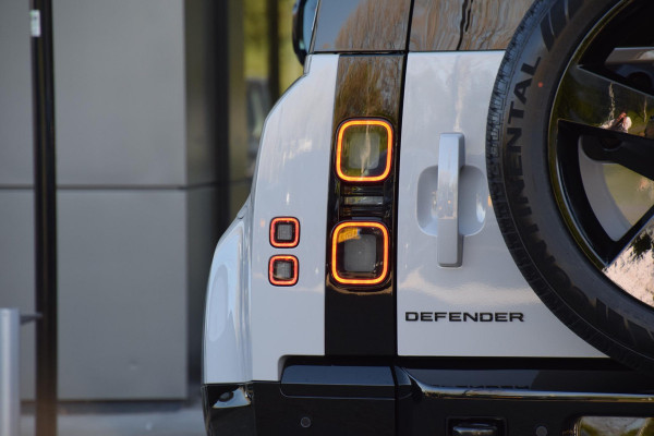 Land Rover Defender P300e 110 Dynamic SE Edition | Borasco Grey | Pano | Trekhaak