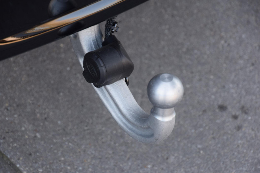 Land Rover Defender P300e 110 Dynamic SE Edition | Borasco Grey | Pano | Trekhaak