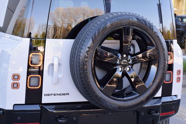 Land Rover Defender P300e 110 Dynamic SE Edition | Borasco Grey | Pano | Trekhaak