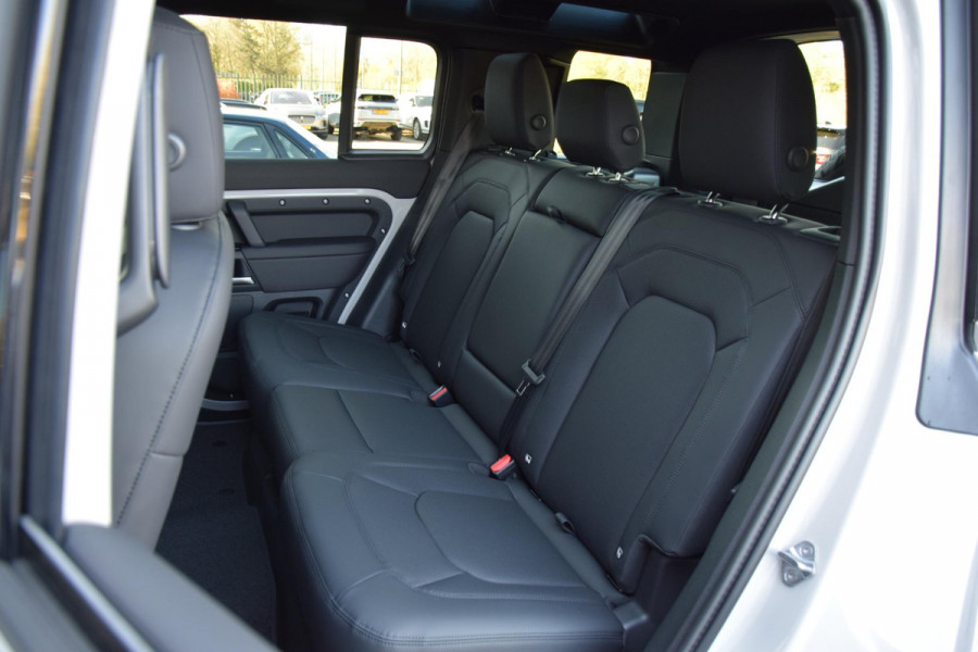 Land Rover Defender P300e 110 Dynamic SE Edition | Borasco Grey | Pano | Trekhaak
