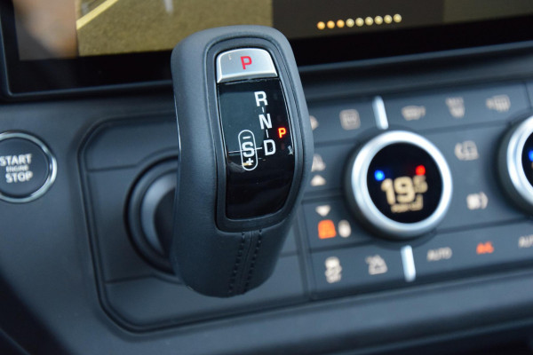 Land Rover Defender P300e 110 Dynamic SE Edition | Borasco Grey | Pano | Trekhaak