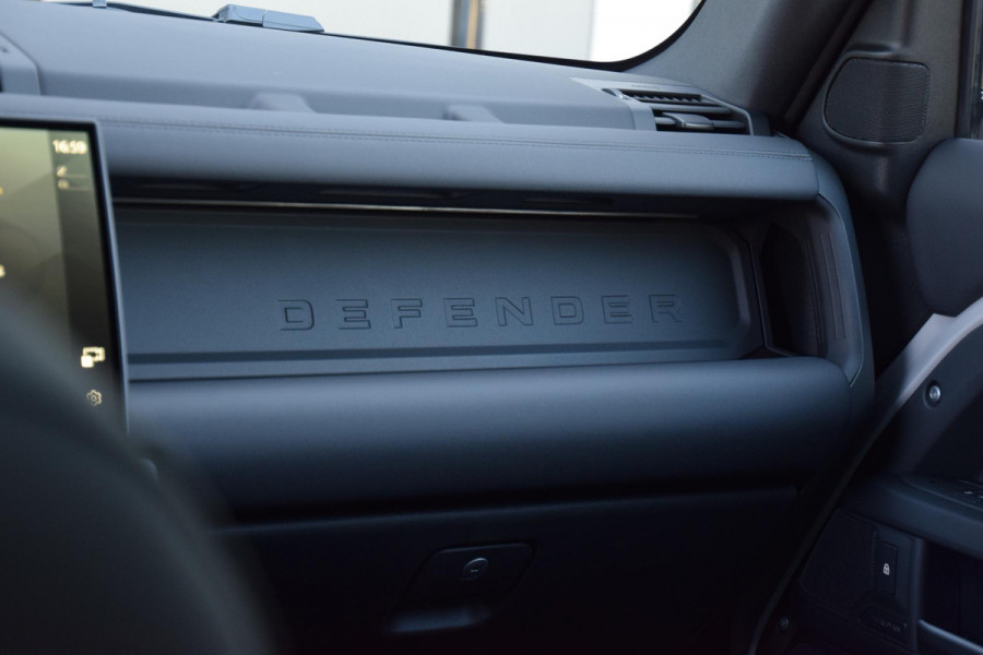 Land Rover Defender P300e 110 Dynamic SE Edition | Borasco Grey | Pano | Trekhaak