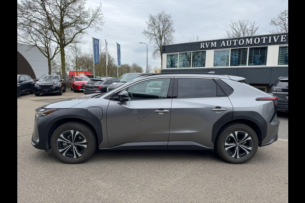 Toyota Bz4x Premium 71 kWh VAN: 39.900,- VOOR: 36.877,- UW LENTEVOORDEEL: 3.023,- | MEGA VOLLE AUTO | 10 jaar TOYOTA GARANTIE | TREKHAAK