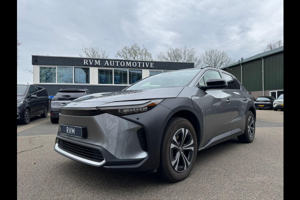 Toyota Bz4x Premium 71 kWh VAN: 39.900,- VOOR: 36.877,- UW LENTEVOORDEEL: 3.023,- | MEGA VOLLE AUTO | 10 jaar TOYOTA GARANTIE | TREKHAAK