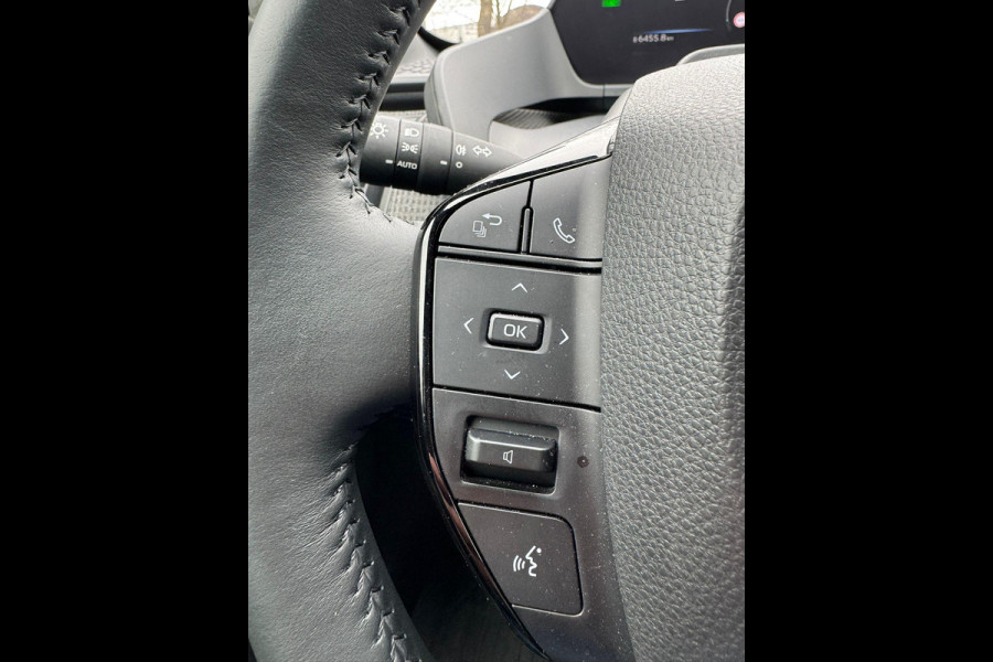 Toyota Bz4x Premium 71 kWh VAN: 39.900,- VOOR: 36.877,- UW LENTEVOORDEEL: 3.023,- | MEGA VOLLE AUTO | 10 jaar TOYOTA GARANTIE | TREKHAAK