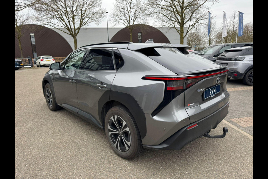Toyota Bz4x Premium 71 kWh VAN: 39.900,- VOOR: 36.877,- UW LENTEVOORDEEL: 3.023,- | MEGA VOLLE AUTO | 10 jaar TOYOTA GARANTIE | TREKHAAK