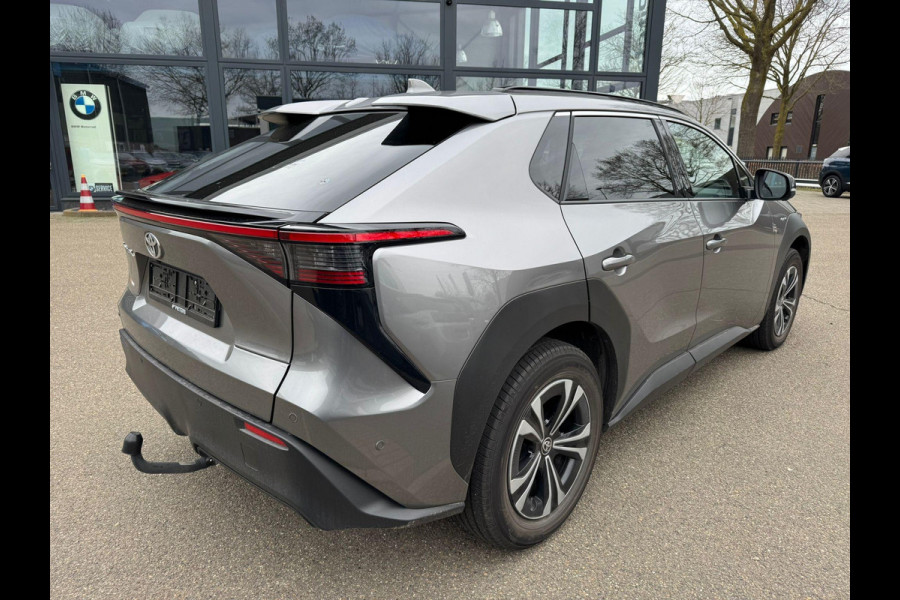 Toyota Bz4x Premium 71 kWh VAN: 39.900,- VOOR: 36.877,- UW LENTEVOORDEEL: 3.023,- | MEGA VOLLE AUTO | 10 jaar TOYOTA GARANTIE | TREKHAAK