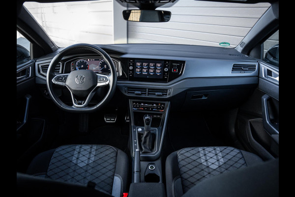 Volkswagen Taigo 1.5 TSI R-Line Business - Pano l ACC l Trekhaak | Camera