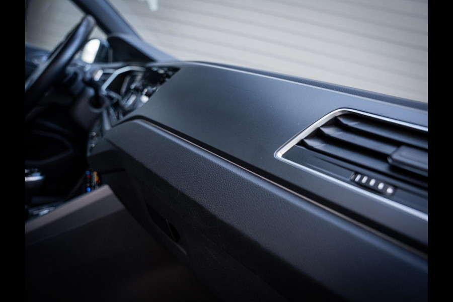 Volkswagen Taigo 1.5 TSI R-Line Business - Pano l ACC l Trekhaak | Camera