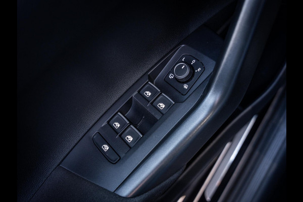 Volkswagen Taigo 1.5 TSI R-Line Business - Pano l ACC l Trekhaak | Camera