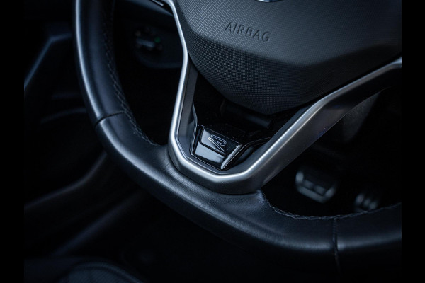 Volkswagen Taigo 1.5 TSI R-Line Business - Pano l ACC l Trekhaak | Camera