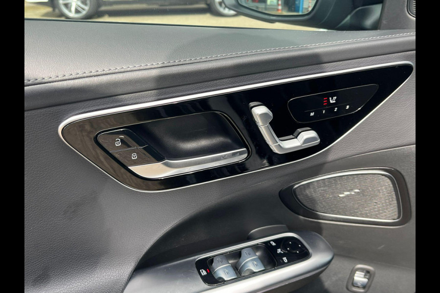 Mercedes-Benz C-Klasse 300 AMG Line VAN: 43.900,- VOOR: 39.877,- UW LENTEVOORDEEL: 4.023,- | MEGA COMPLEET!! | RIJKLAARPIJS incl. 12mnd BOVAG