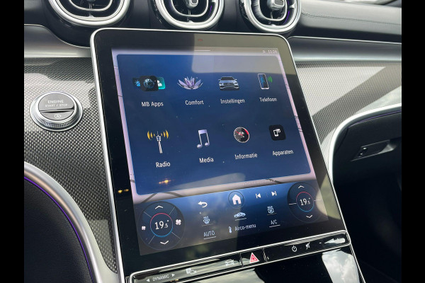 Mercedes-Benz C-Klasse 300 AMG Line VAN: 43.900,- VOOR: 39.877,- UW LENTEVOORDEEL: 4.023,- | MEGA COMPLEET!! | RIJKLAARPIJS incl. 12mnd BOVAG