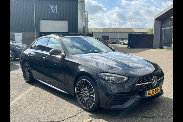 Mercedes-Benz C-Klasse 300 AMG Line VAN: 43.900,- VOOR: 39.877,- UW LENTEVOORDEEL: 4.023,- | MEGA COMPLEET!! | RIJKLAARPIJS incl. 12mnd BOVAG