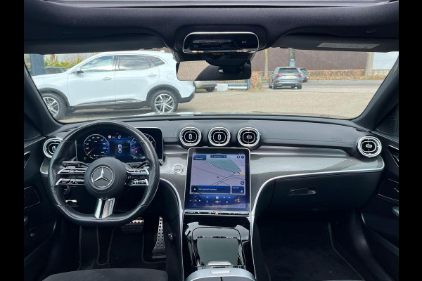 Mercedes-Benz C-Klasse 300 AMG Line VAN: 43.900,- VOOR: 39.877,- UW LENTEVOORDEEL: 4.023,- | MEGA COMPLEET!! | RIJKLAARPIJS incl. 12mnd BOVAG