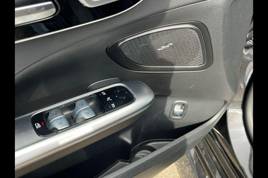 Mercedes-Benz C-Klasse 300 AMG Line VAN: 43.900,- VOOR: 39.877,- UW LENTEVOORDEEL: 4.023,- | MEGA COMPLEET!! | RIJKLAARPIJS incl. 12mnd BOVAG