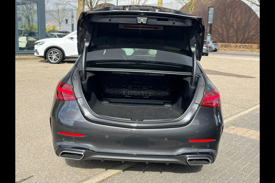 Mercedes-Benz C-Klasse 300 AMG Line VAN: 43.900,- VOOR: 39.877,- UW LENTEVOORDEEL: 4.023,- | MEGA COMPLEET!! | RIJKLAARPIJS incl. 12mnd BOVAG