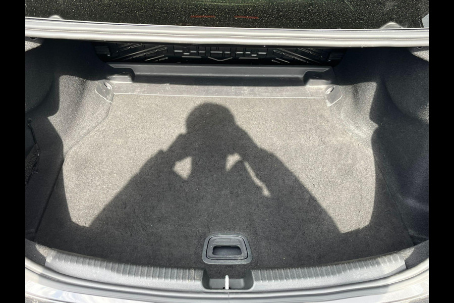 Mercedes-Benz C-Klasse 300 AMG Line VAN: 43.900,- VOOR: 39.877,- UW LENTEVOORDEEL: 4.023,- | MEGA COMPLEET!! | RIJKLAARPIJS incl. 12mnd BOVAG