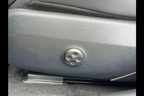 Mercedes-Benz C-Klasse 300 AMG Line VAN: 43.900,- VOOR: 39.877,- UW LENTEVOORDEEL: 4.023,- | MEGA COMPLEET!! | RIJKLAARPIJS incl. 12mnd BOVAG